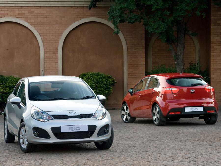  Kia Rio 5-Door 2011 года  (ZA) (фото 12 из 24)